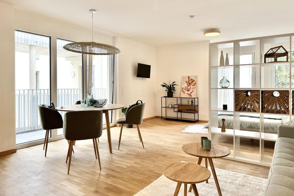 TV and multimedia, Seating area, Dining area