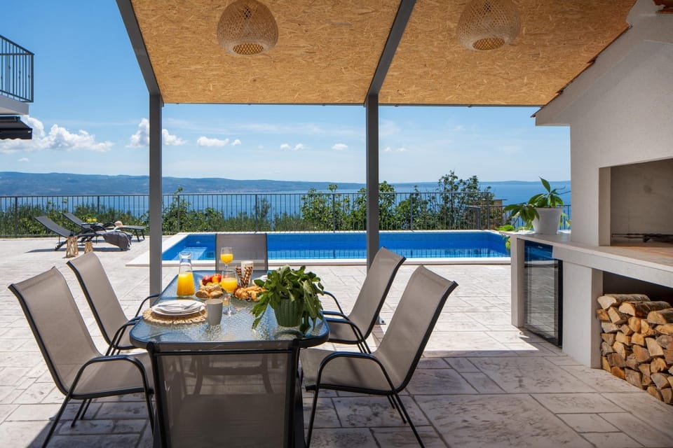 BBQ facilities, Dining area