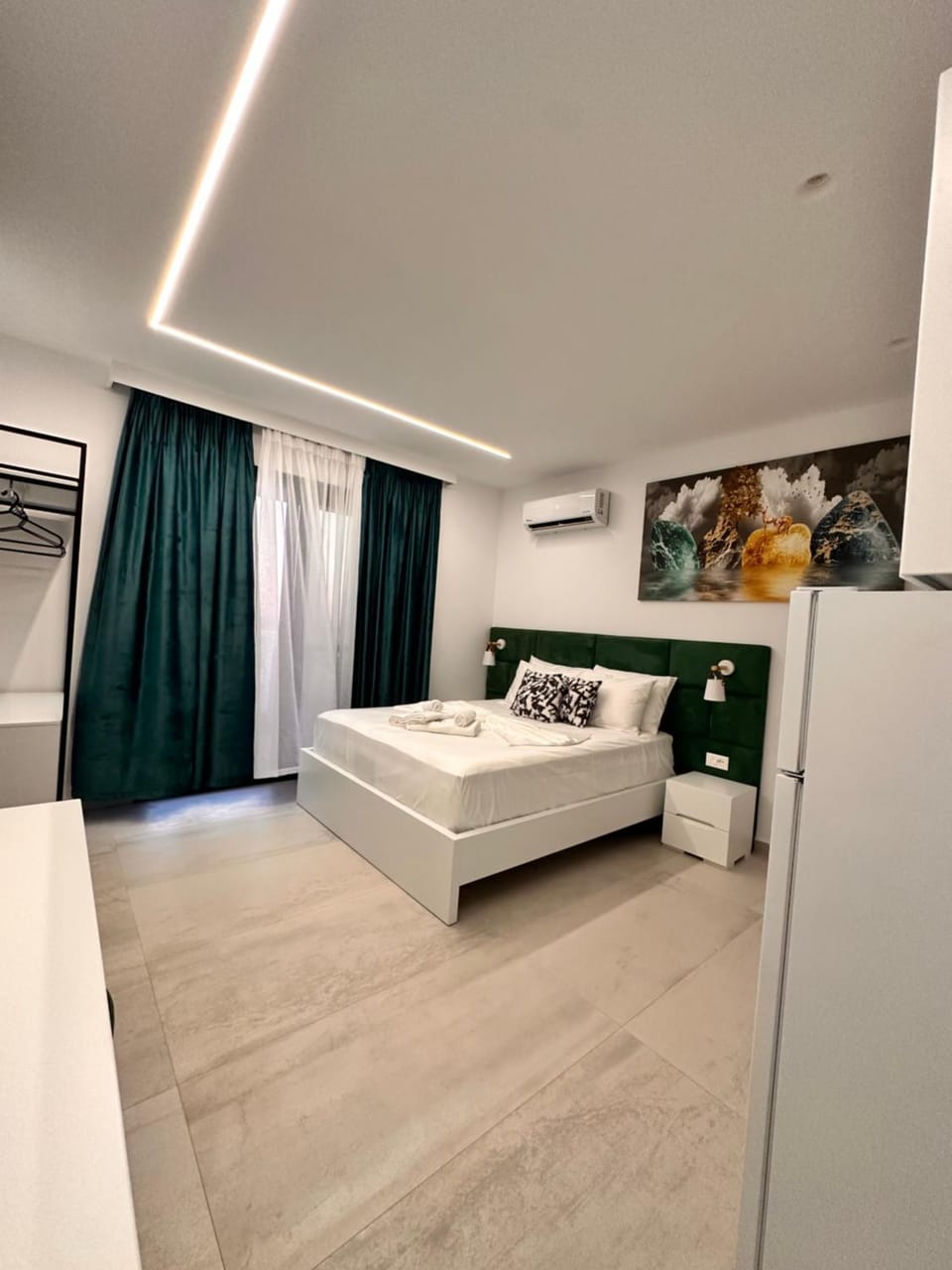 Bed, Photo of the whole room, Bedroom, air conditioner