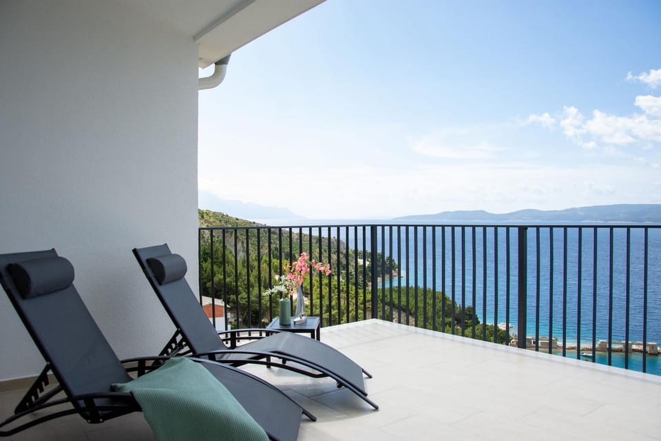 Natural landscape, View (from property/room), Balcony/Terrace, Mountain view, Sea view, sunbed