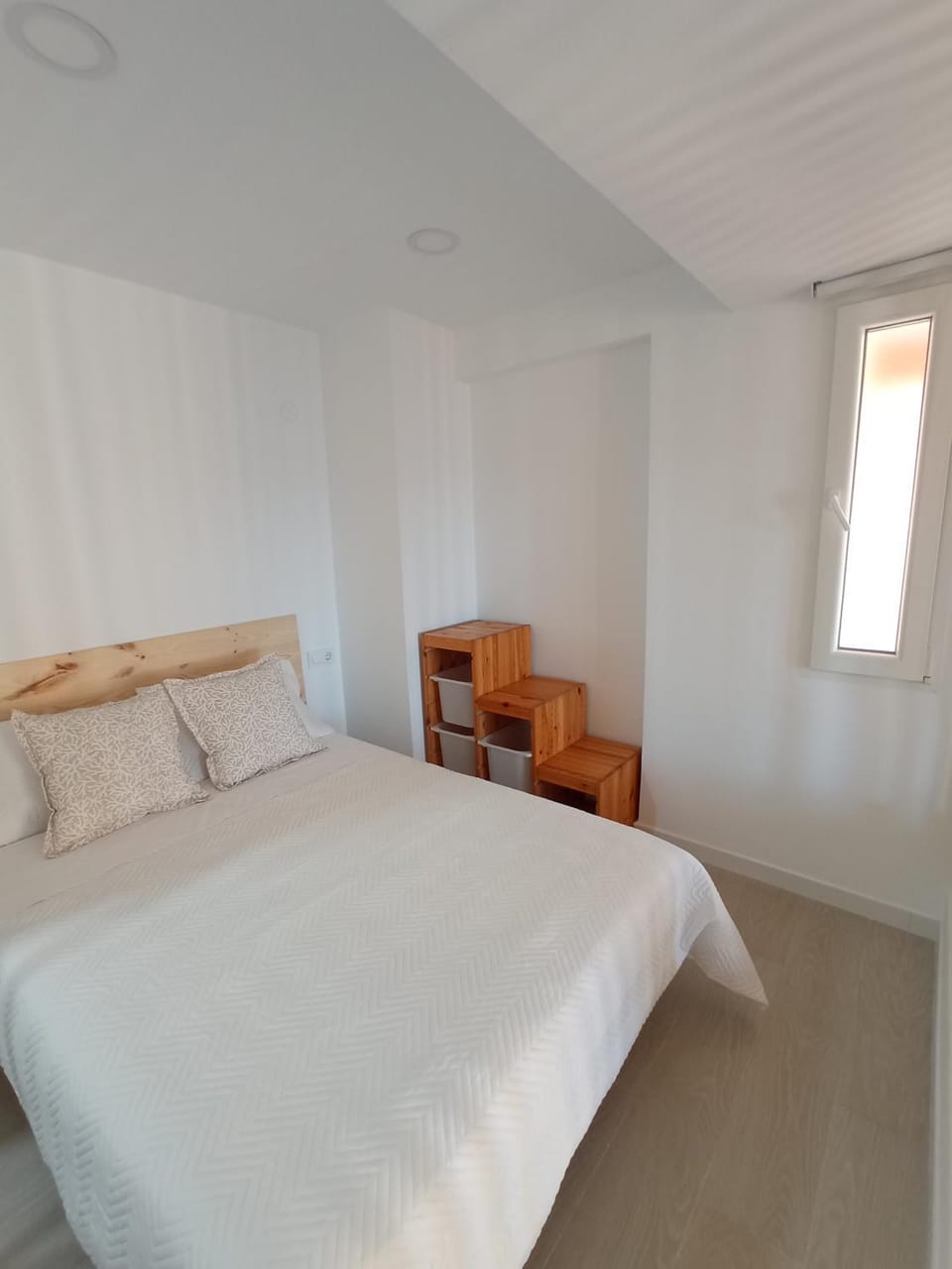 Bed, Photo of the whole room, Seating area, Bedroom