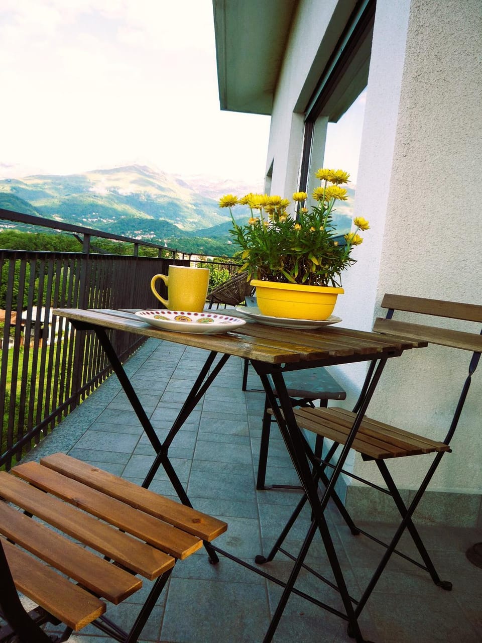 Natural landscape, Balcony/Terrace, Dining area, Mountain view