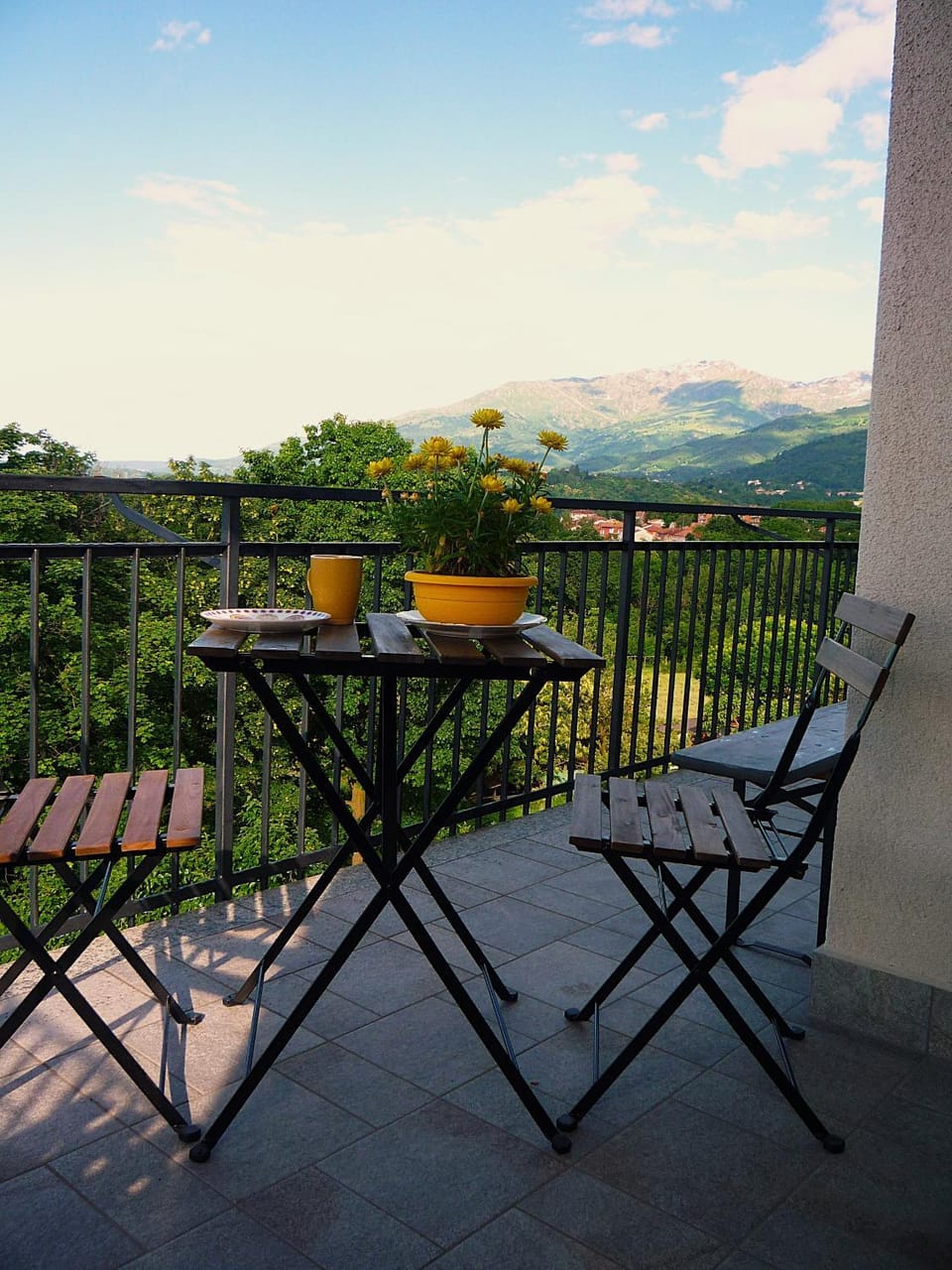 Natural landscape, View (from property/room), Balcony/Terrace, Dining area, Mountain view