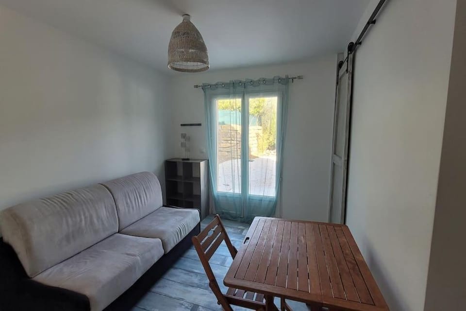 studio avec extérieur Apartment in Solliès-Toucas