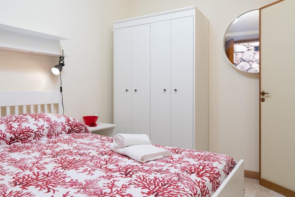 Bed, Photo of the whole room, Bedroom, wardrobe