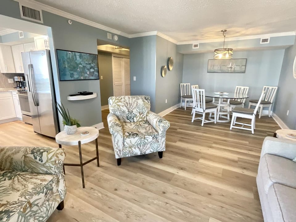 Living room, Dining area