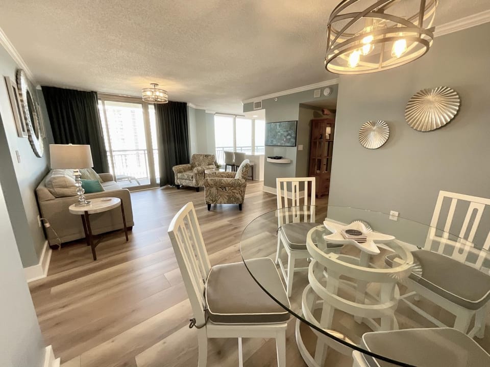 Living room, Dining area