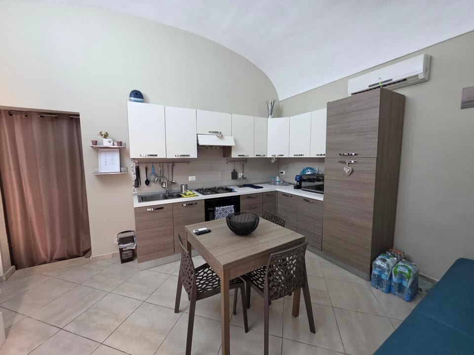 Kitchen or kitchenette, Seating area, Dining area, stove, air conditioner