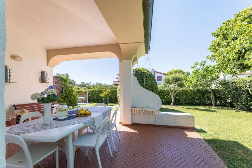 Patio, Spring, Day, Garden, View (from property/room), Balcony/Terrace, Living room, Seating area, Dining area, Garden view
