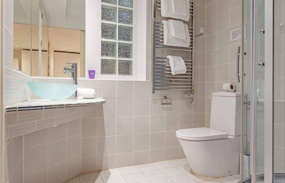 Modern 2BD Apartment 14 mins to the Eiffel Tower Apartment in Paris