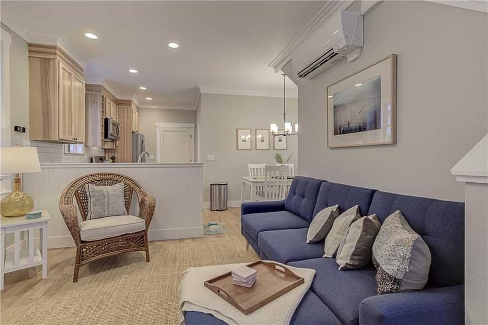 TV and multimedia, Kitchen or kitchenette, Living room, Seating area