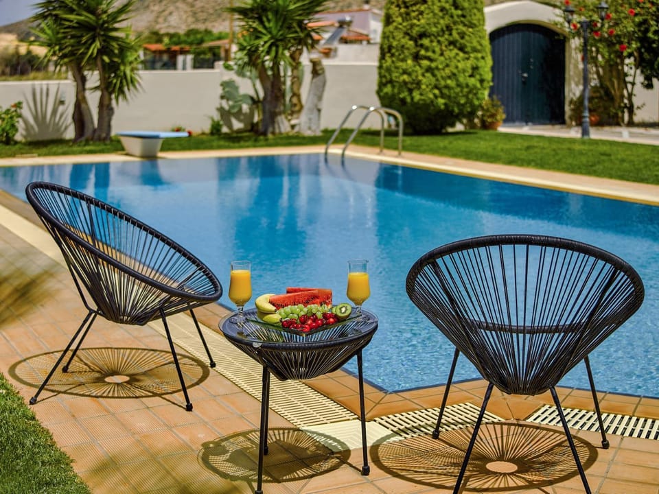 Day, Garden, Food and drinks, Pool view, Swimming pool