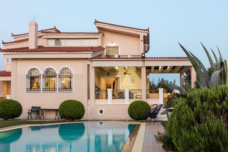 Property building, Swimming pool, Time of day