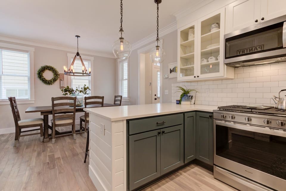 Kitchen or kitchenette, Dining area, dishwasher, pet friendly, stove