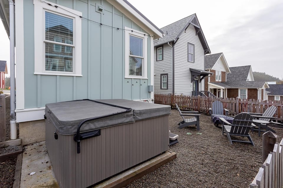 Property building, Patio, Day, Hot Tub, View (from property/room), Seating area