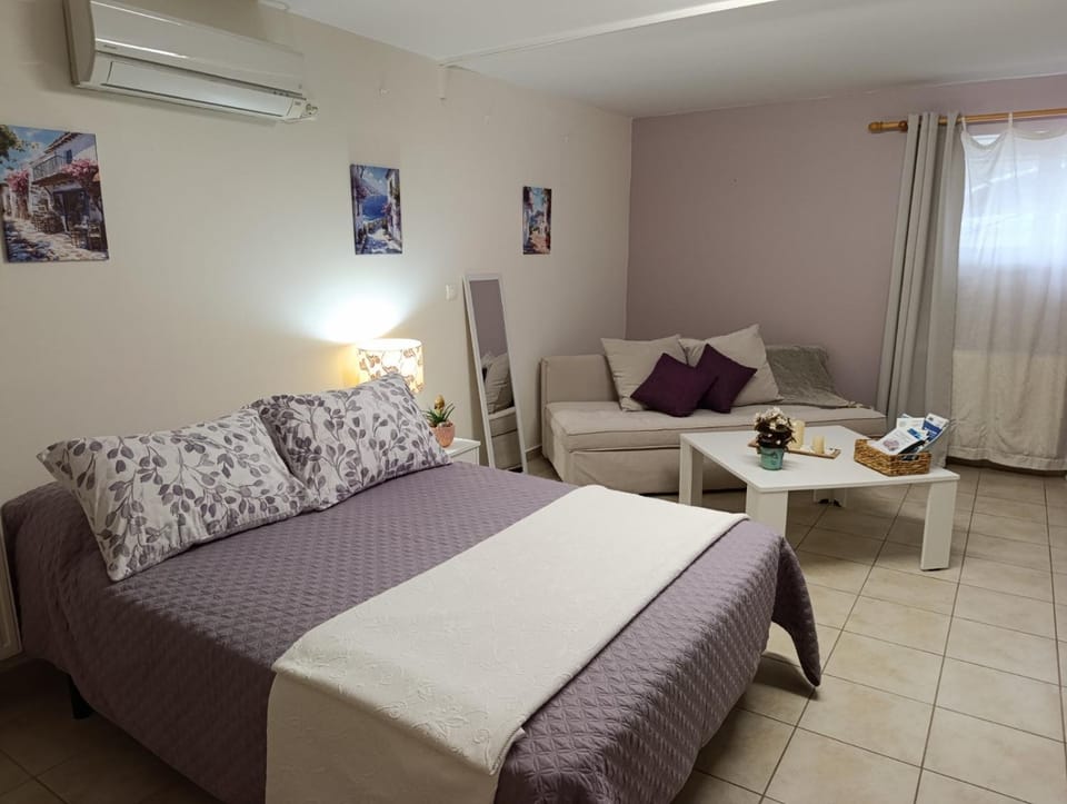 Bed, Living room