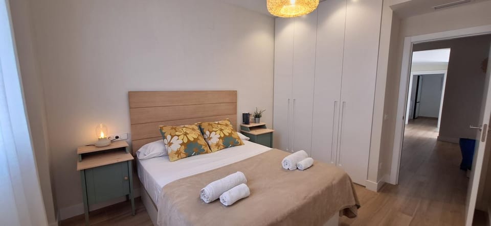 Bed, Photo of the whole room, Bedroom, towels, wardrobe