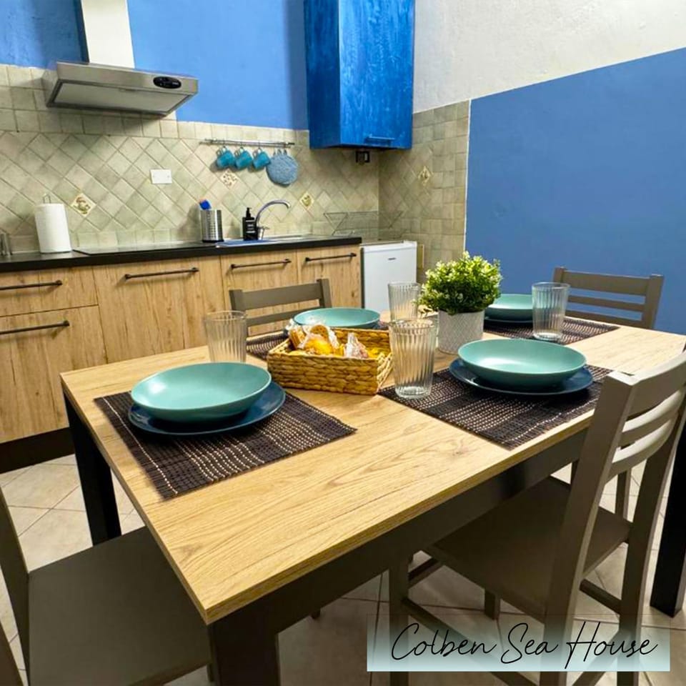 Kitchen or kitchenette, Dining area, stove