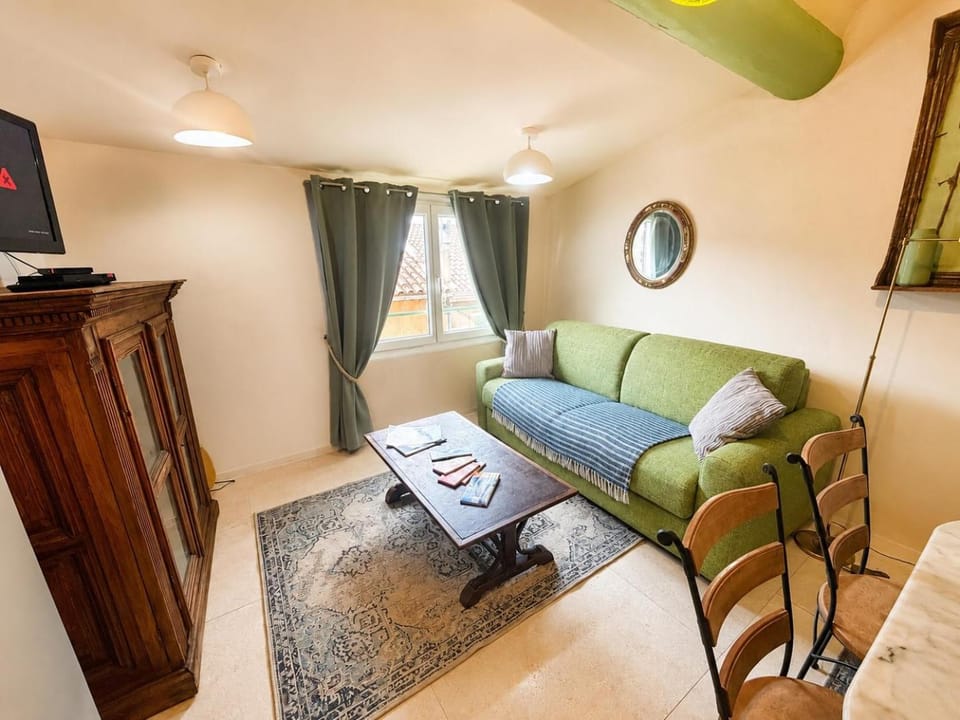 Communal lounge/ TV room, TV and multimedia, Living room