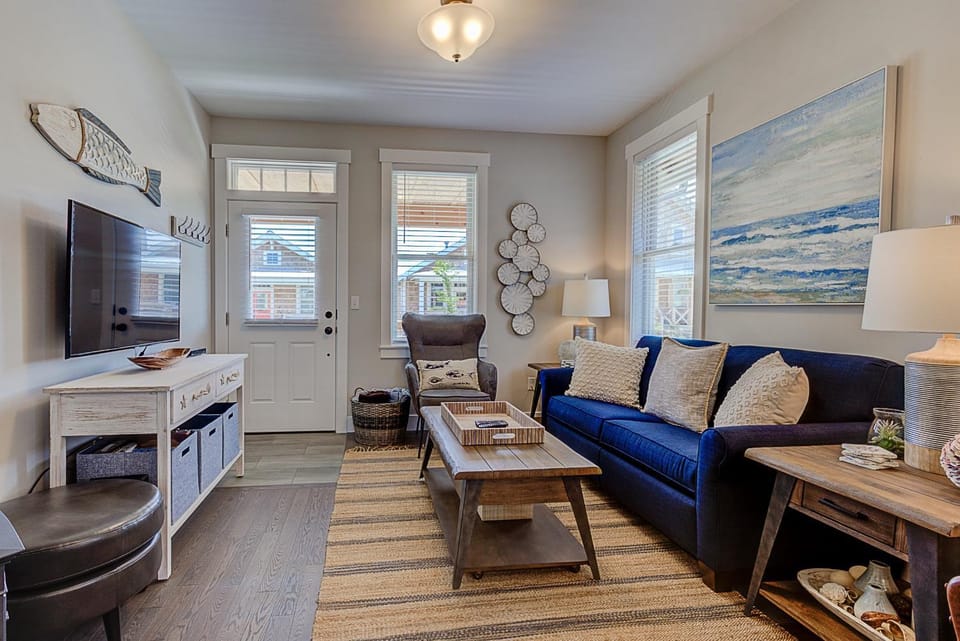Communal lounge/ TV room, TV and multimedia, Living room, Seating area, Evening entertainment