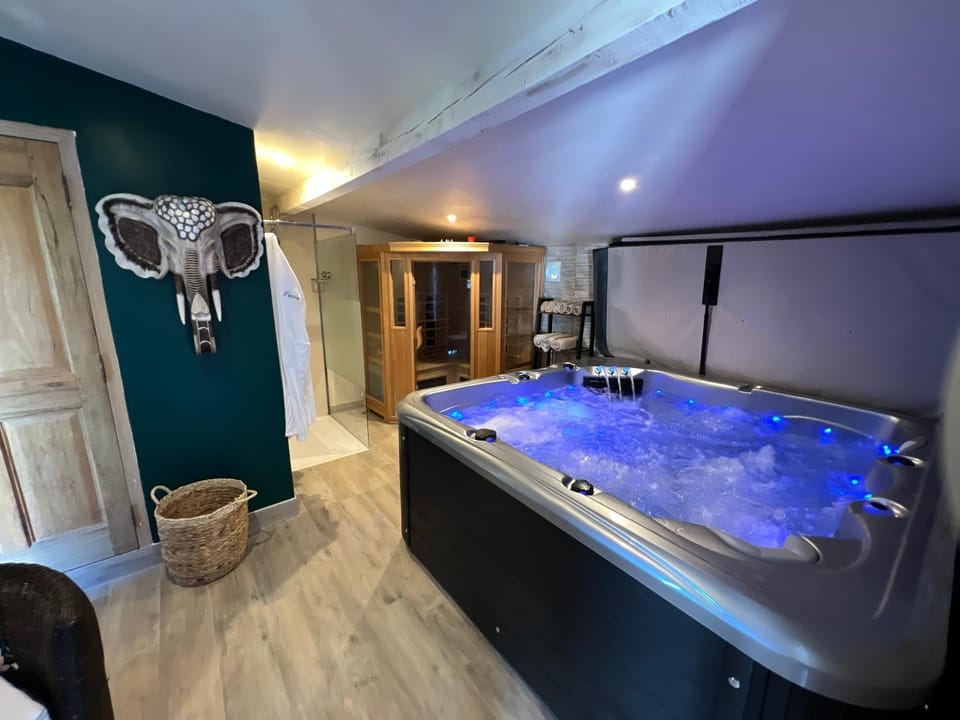 Hot Tub, Bathroom, Spa and wellness centre/facilities, Bath