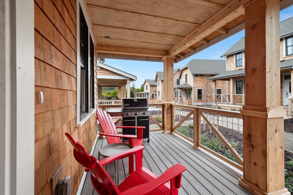 Salt and Vine Cottage by Seabrook Hospitality House in Seabrook