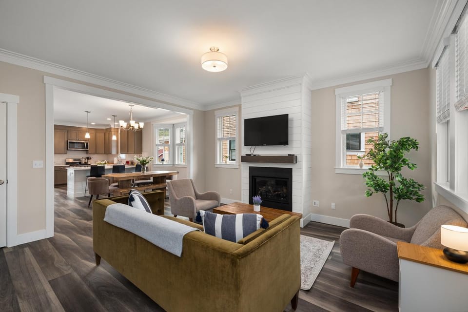 Salt and Vine Cottage by Seabrook Hospitality House in Seabrook