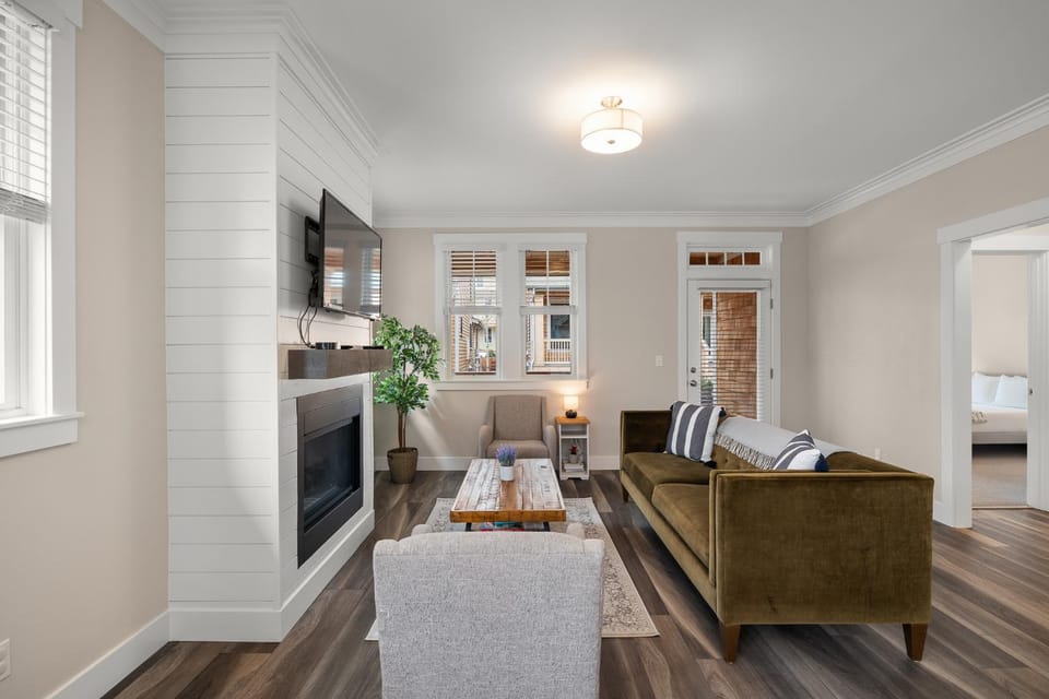 Salt and Vine Cottage by Seabrook Hospitality House in Seabrook