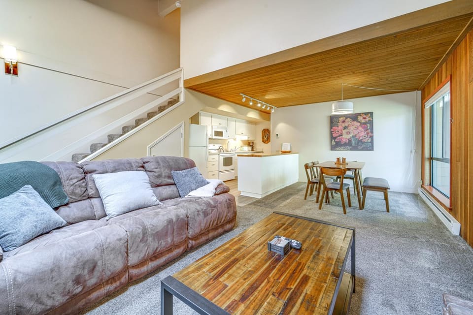 2 Mi to Beach Inviting Incline Village Escape Apartment in Incline Village