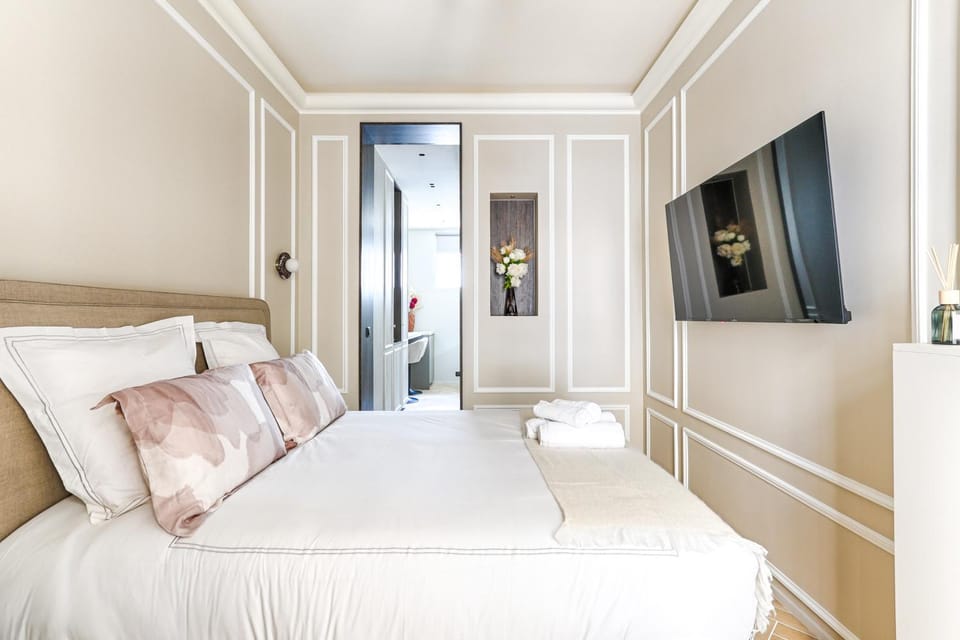 Luxury and Design Studio Invalides Apartment in Paris