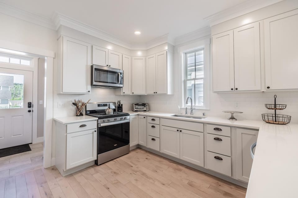 Coffee/tea facilities, Kitchen or kitchenette, dishwasher, oven, pet friendly, stove