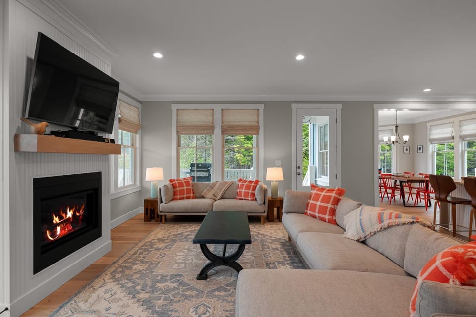 Communal lounge/ TV room, TV and multimedia, Living room, Seating area, Evening entertainment