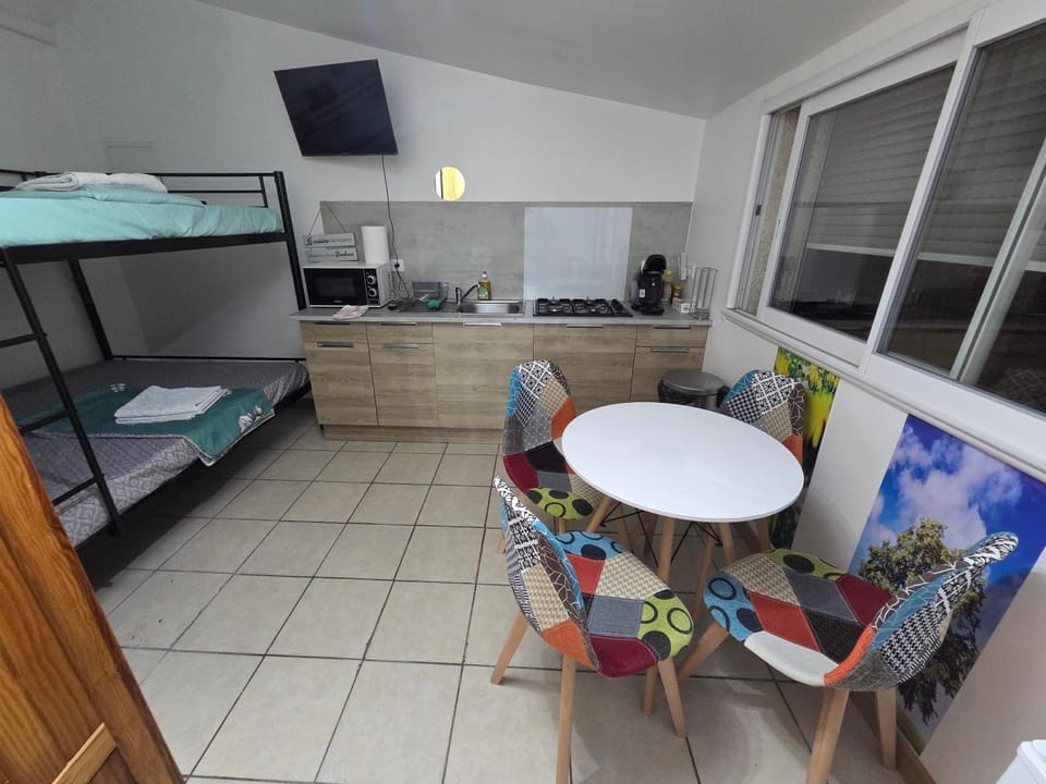 Studio au calme avec piscine Apartment in Occitanie