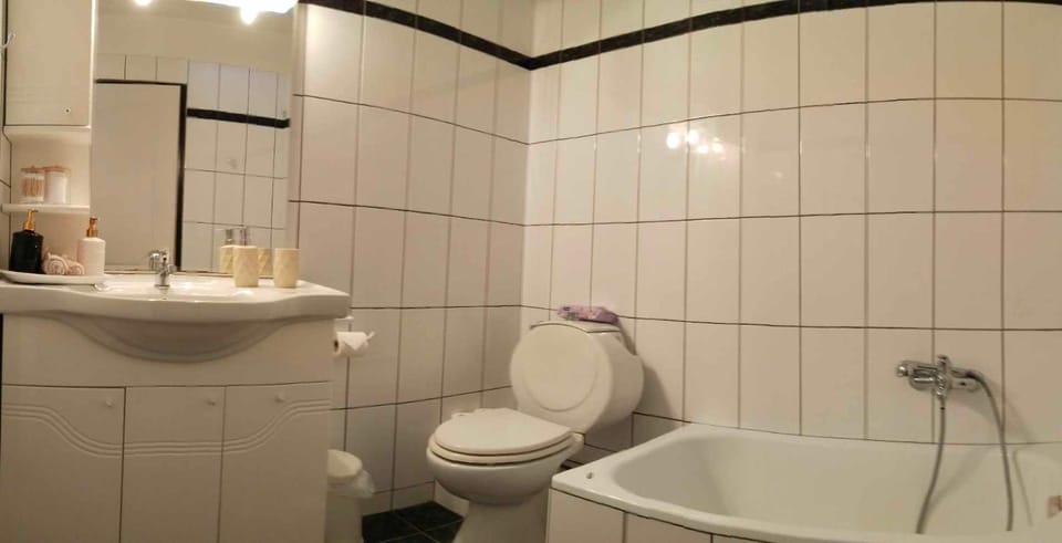 Toilet, Bath, towels