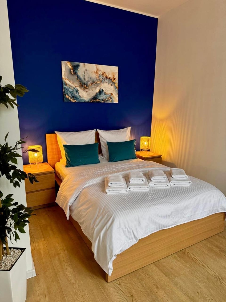 Bed, Photo of the whole room, Bedroom, towels