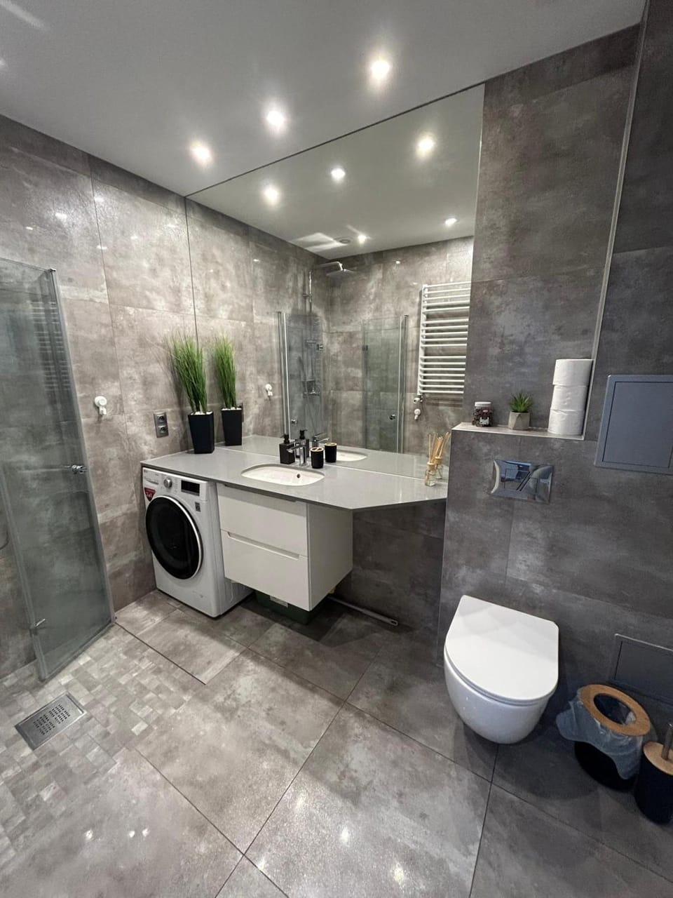Shower, Toilet, Bathroom, washing machine, dryer