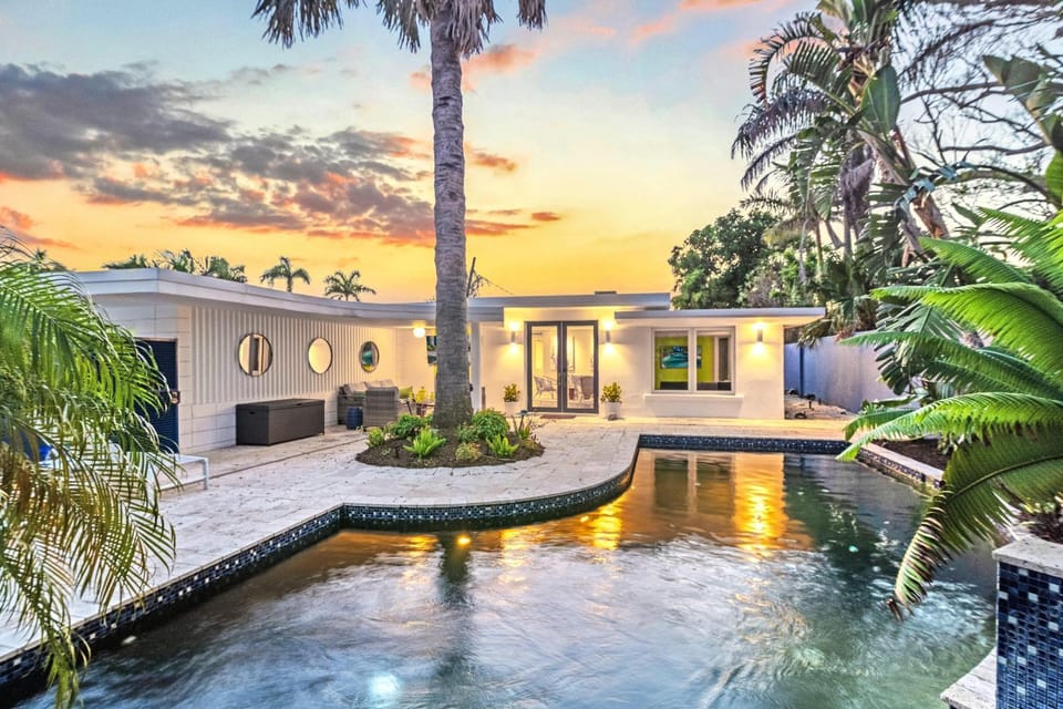 Luxe Oasis - 517 House in Saint Armands Key