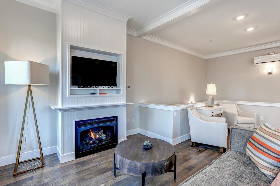 TV and multimedia, Living room, Seating area