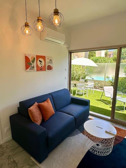 Élégant 2 pièces à Antibes à 30m de la plage avec piscine Apartment in Antibes