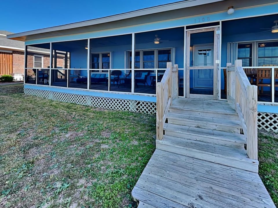Whitaker Sea La Vie House in Topsail Beach