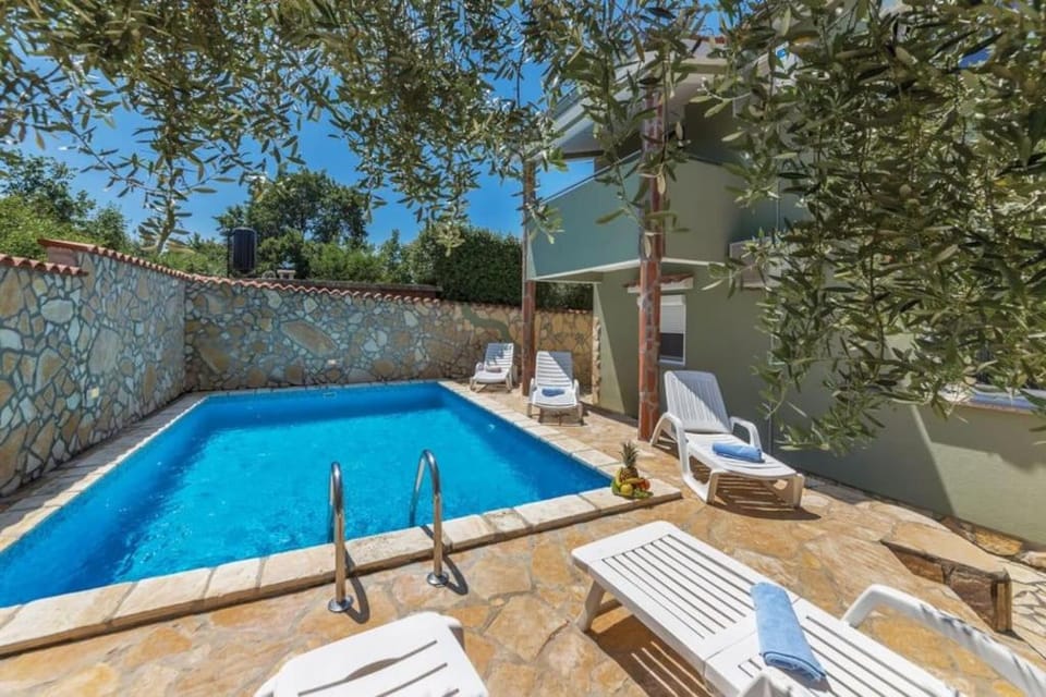 Patio, Spring, Day, Natural landscape, Summer, Garden, Garden view, Pool view, Swimming pool, sunbed