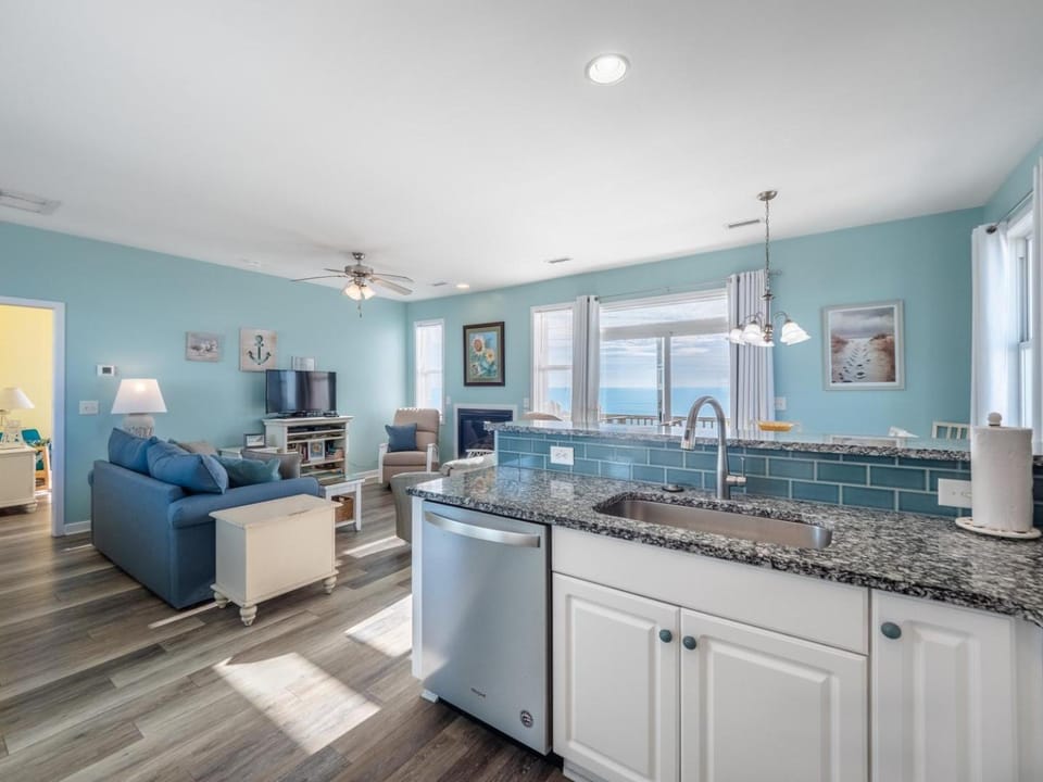 Sunflower Beach House House in Surf City