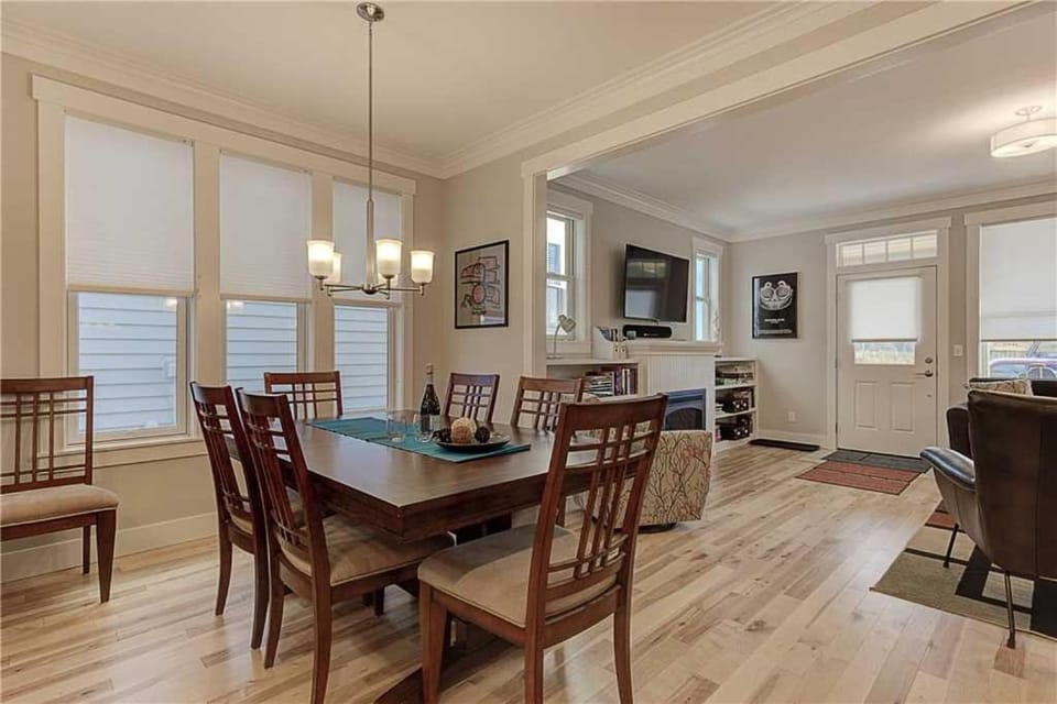TV and multimedia, Living room, Seating area, Dining area, pet friendly