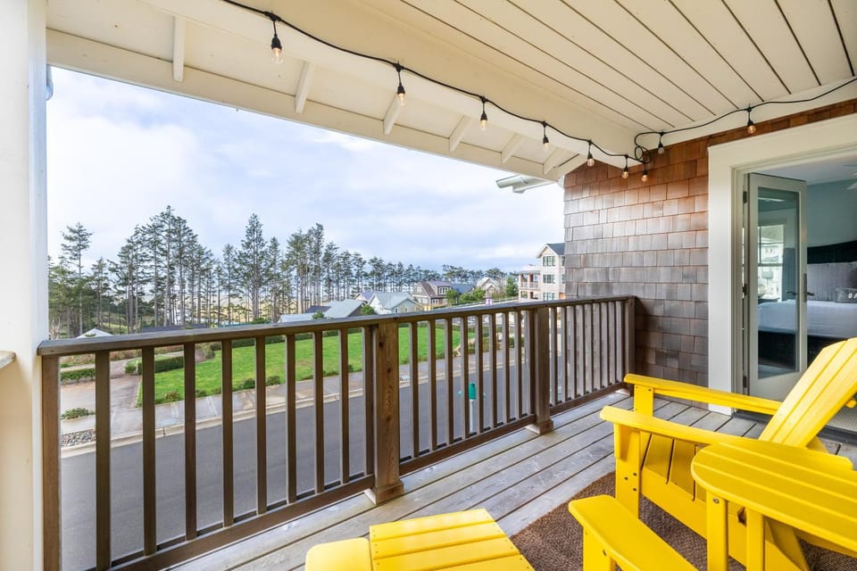 Property building, Day, Natural landscape, View (from property/room), Balcony/Terrace