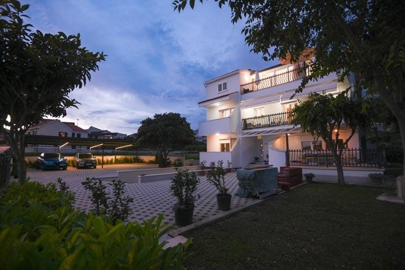 Property building, Night, Garden, Garden view, Location, Parking