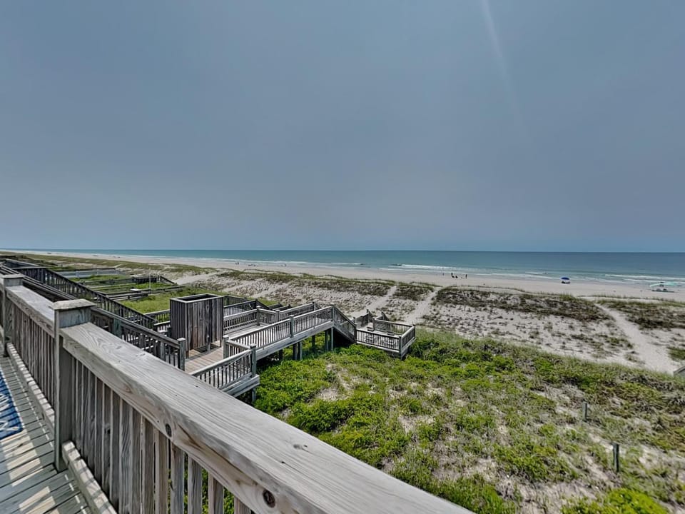Twin Palms House in Topsail Beach