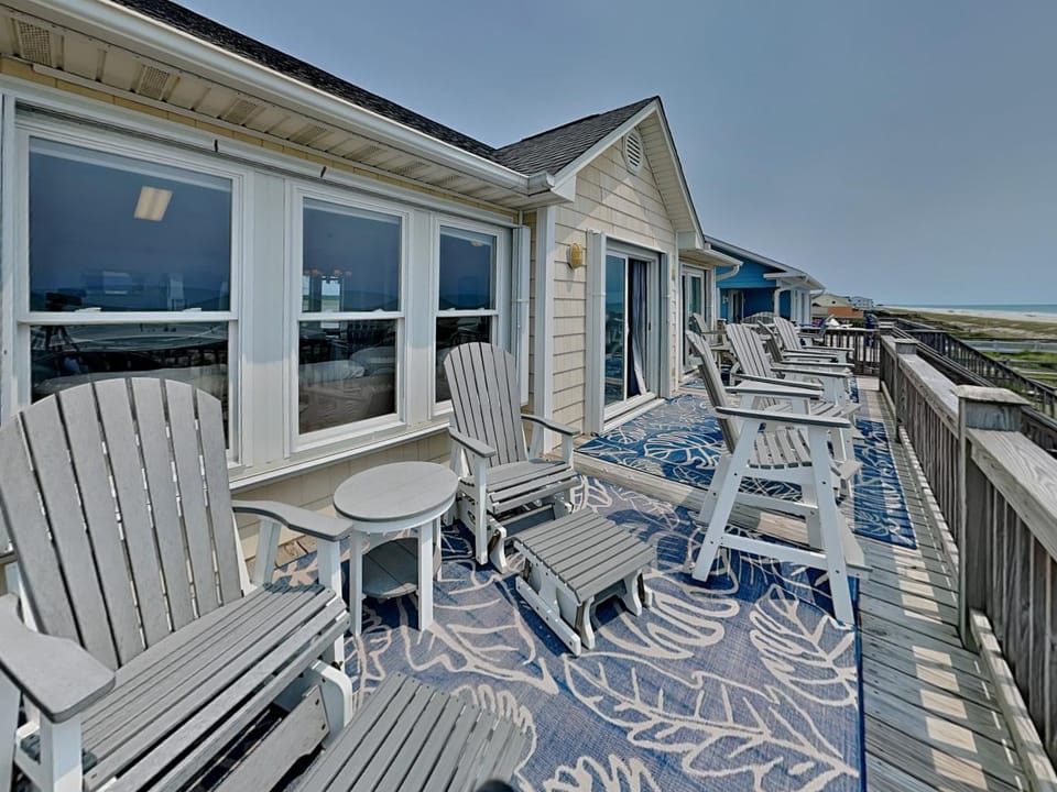 Twin Palms House in Topsail Beach