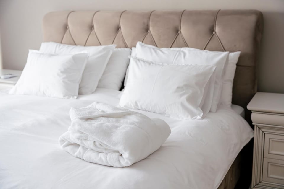 Bed, Photo of the whole room, Bedroom, towels