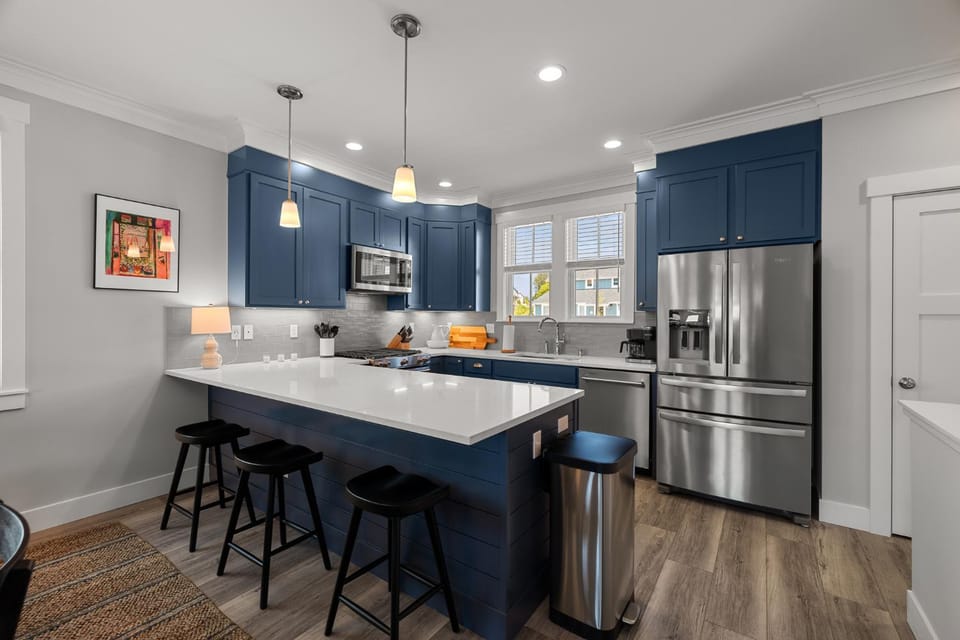 Kitchen or kitchenette, Dining area, dishwasher, oven, pet friendly, stove
