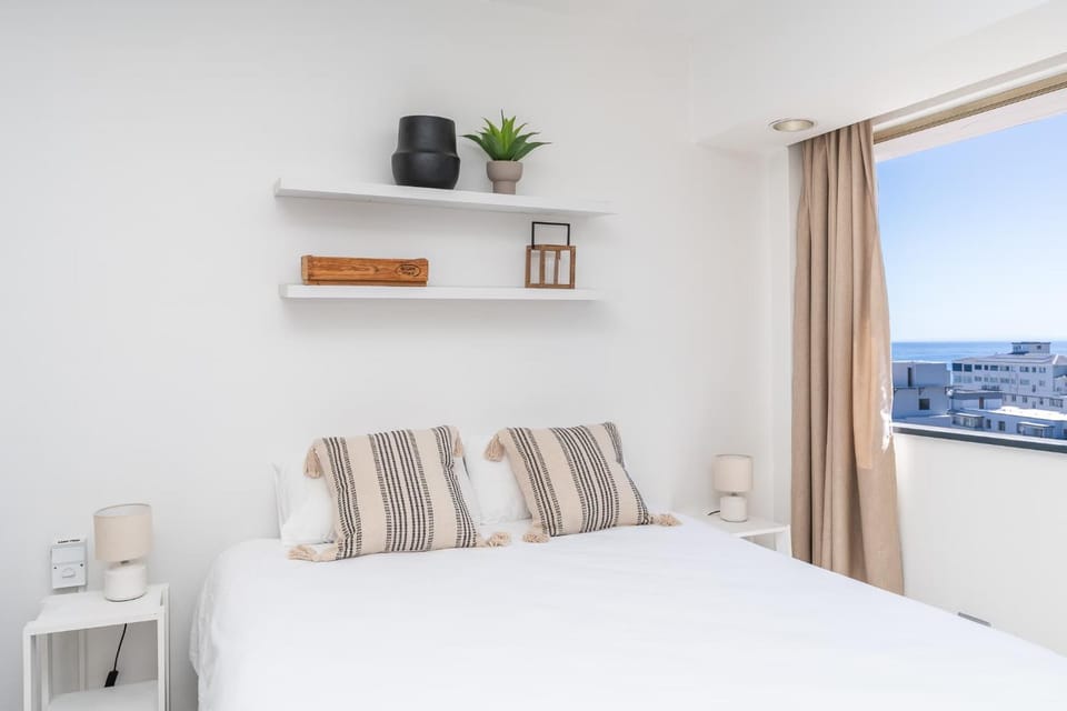Sea Point, Secure, Modern 1 Bedroom Apartment Apartment in Sea Point